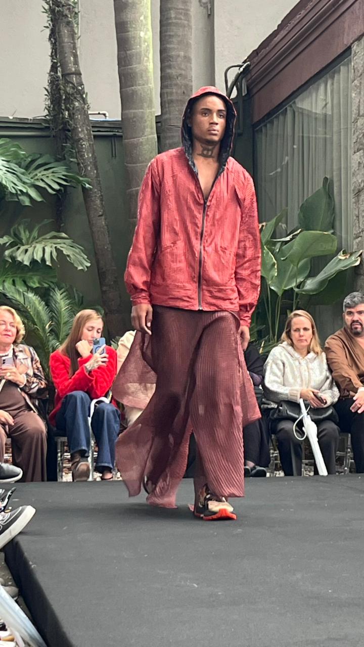 Desfile de Lino Villaventura (Foto: Rosângela Espinossi)