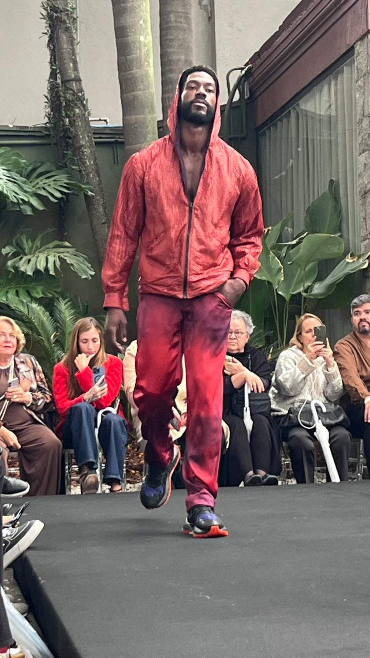 Desfile de Lino Villaventura (Foto: Rosângela Espinossi)