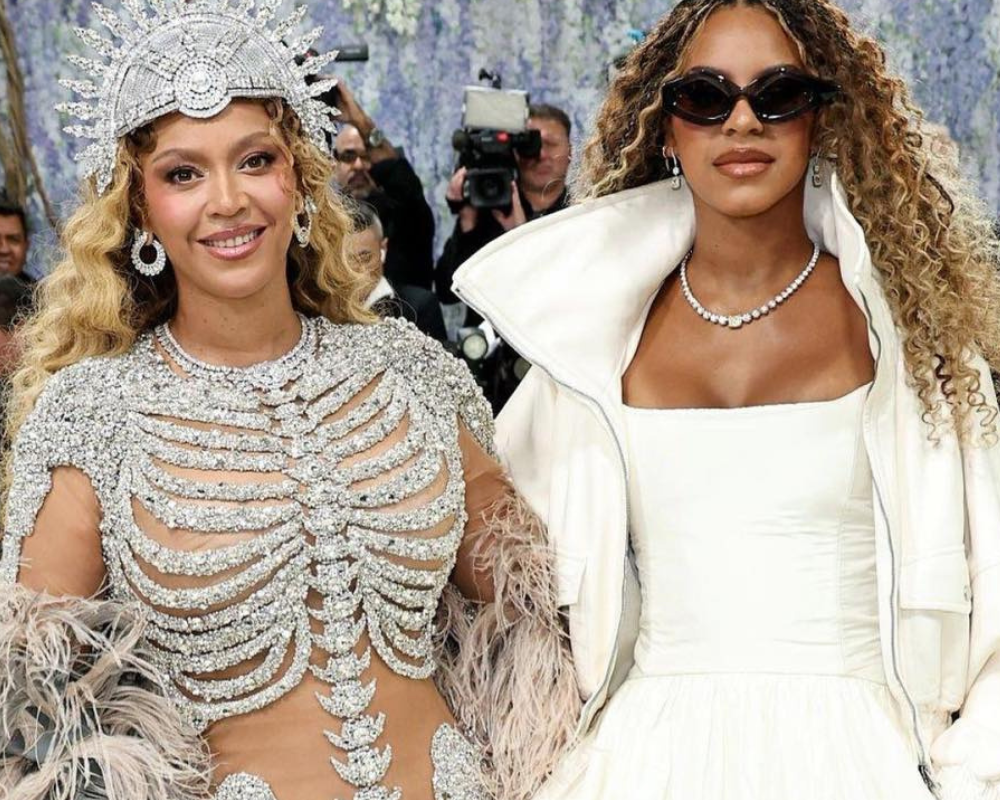 Beyoncé e Blue Ivy (Foto: Reprodução/Instagram/@metgalaofficial_)