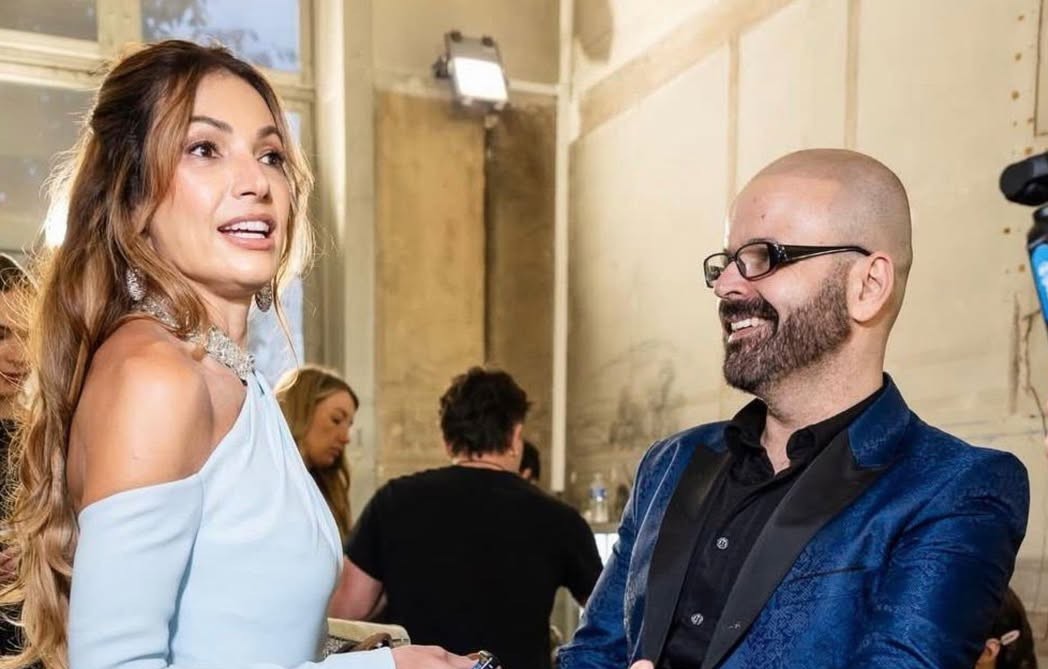 Patrícia Poeta e Marcello Costa na última edição da Alta Costura de Paris (Foto Joy Strotz/Divulgação)