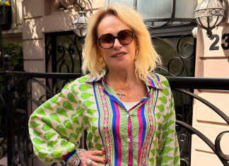 Ana Maria Braga vai do conjunto estampado ao blazer bordado para férias em Nova York Ana Maria Braga (Foto: @anamariabragaoficial/Instagram/Reprodução)