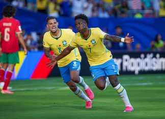 Chuteira rosa, bolsa de grife, uniforme com estampa de oncinha: Copa do Mundo prova que códigos masculinos podem e devem ser quebrados Vini Jr comemora seu gol contra o Marrocos (Foto: Nelson Terme/CBF/ Divulgação)