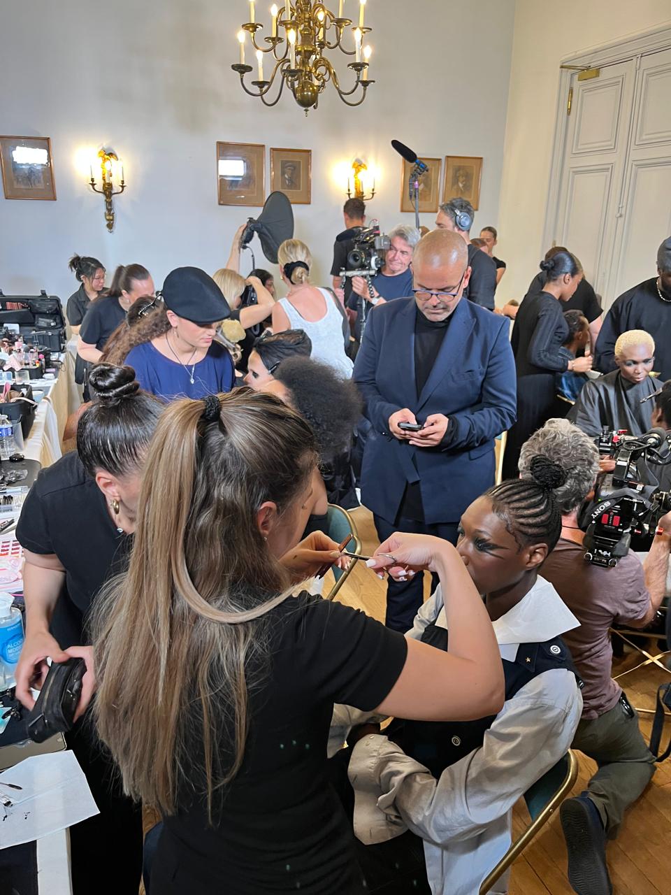 Bastidores do desfile de Imane Ayissi (Divulgação)