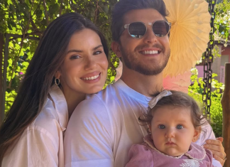 Camila Queiroz prova ar fashion do look minimalista no aniversário de 33 anos Camila Queiroz, Klebber Toledo e Clara (Foto: @camilaqueiroz/Instagram/Reprodução)
