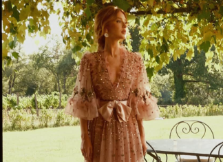 Marina Ruy Barbosa usa look romântico com bolsa em formato de gato de R$ 30 mil em casamento na França Marina Ruy Barbosa (Foto: @marinaruybarbosa/Instagram/Reprodução)