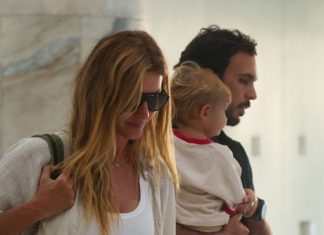 Gisele Bündchen viaja com a família, aposta em aerolook básico e completa com bolsa vintage da Chanel Gisele Bündchen (Foto: Victor Chapeta/Brazil News)