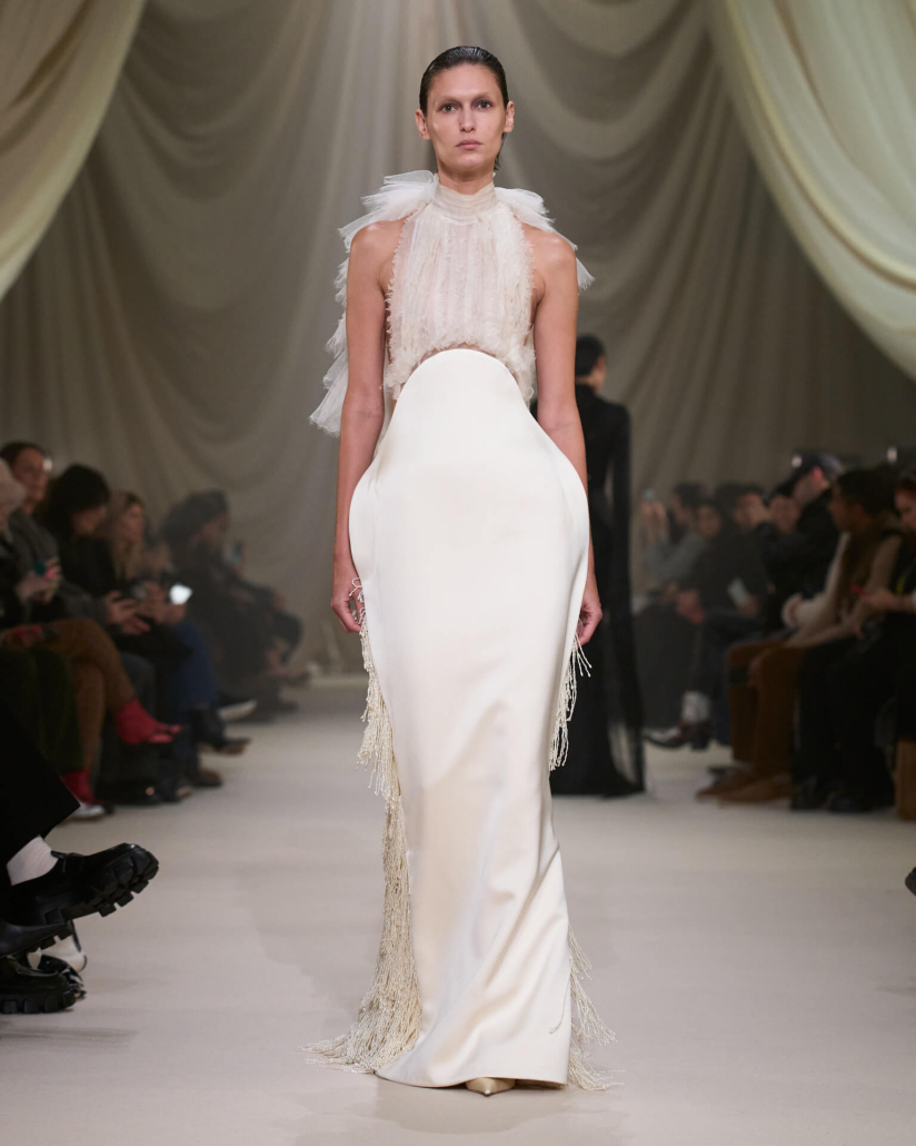 Desfile de alta-cosutra da grife Ashi Studio (Foto: Reprodução)