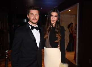 Baile do BB: Camila Queiroz usa look Valentino bicolor com minibolsa; veja valores e mais looks da festa beneficente Klebber Toledo e Camila Queiroz (Foto: Andy Santana/Brazil News)