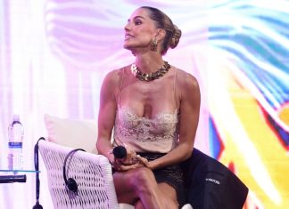 Deborah Secco aposta no corpcore ousado com sleepwear, renda e blazer oversized no Rio Inovation Week Deborah Secco (Foto: Roberto Filho/Brazil News)