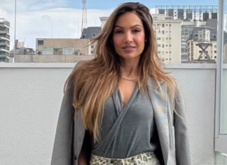 Patrícia Poeta investe em mix de estilos com blazer e calça destroyed em modelagem barrel Patrícia Poeta (Foto: @patriciapoeta/Instagram/Reprodução)