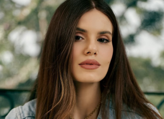 De jeans bordado a corset: Camila Queiroz posa para campanha de primavera Camila Queiroz (Foto: @camilaqueiroz/Instagram/Reprodução)