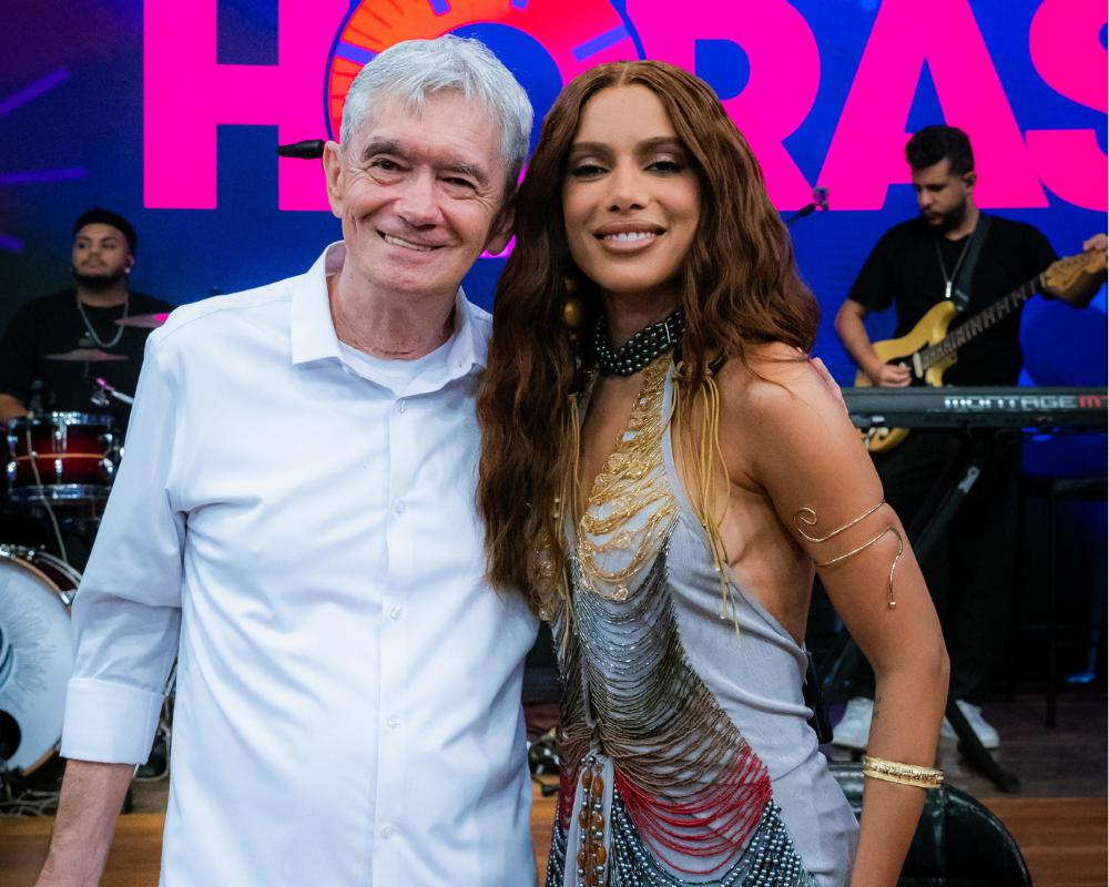 Serginho Groisman e Anitta no "Alta Horas" (Foto: Miguel Salvatore/TV Globo/Divulgação)