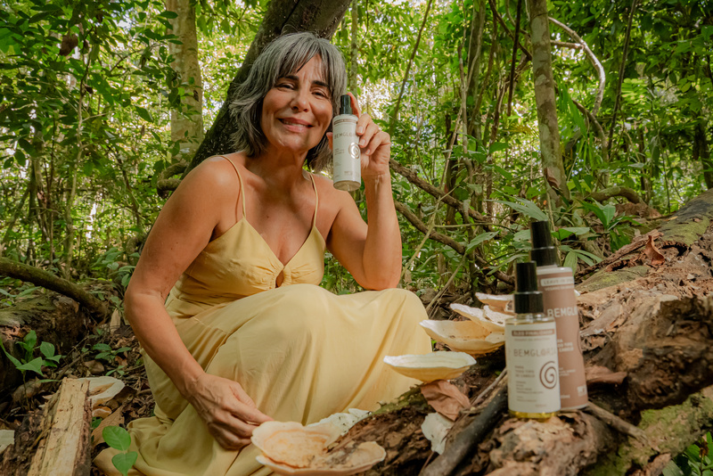 Gloria Pires com produros de sua marca Bem Gloira (Foto: Divulgação)