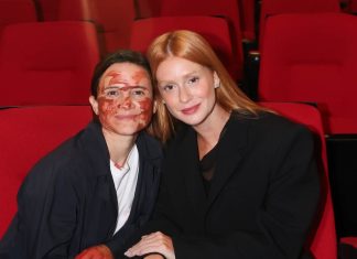 Marina Ruy Barbosa repete sapato Chanel verde-piscina, cor tendência do momento, com look vintage preto Bianca Comparato e Marina Ruy Barbosa (Foto: Brazil News)