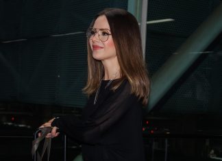 Sandy aposta em aerolook all black ao voltar de miniférias com o namorado; veja 7 dicas Sandy (Foto: Brazil News)