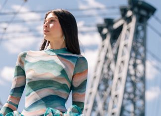 PatBo coloca cores, paisagismo e natureza do Brasil no verão 2027 em desfile na semana de moda de Nova York Desfile PatBo em Nova York (Foto: Rodolfo Sanches/Divulgação)