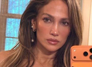 Jennifer Lopez usa grife brasileira em look de R$ 2,4 mil com blusa de algodão e renda e saia longa Jennifer Lopez (Foto: Reprodução/Instagram)
