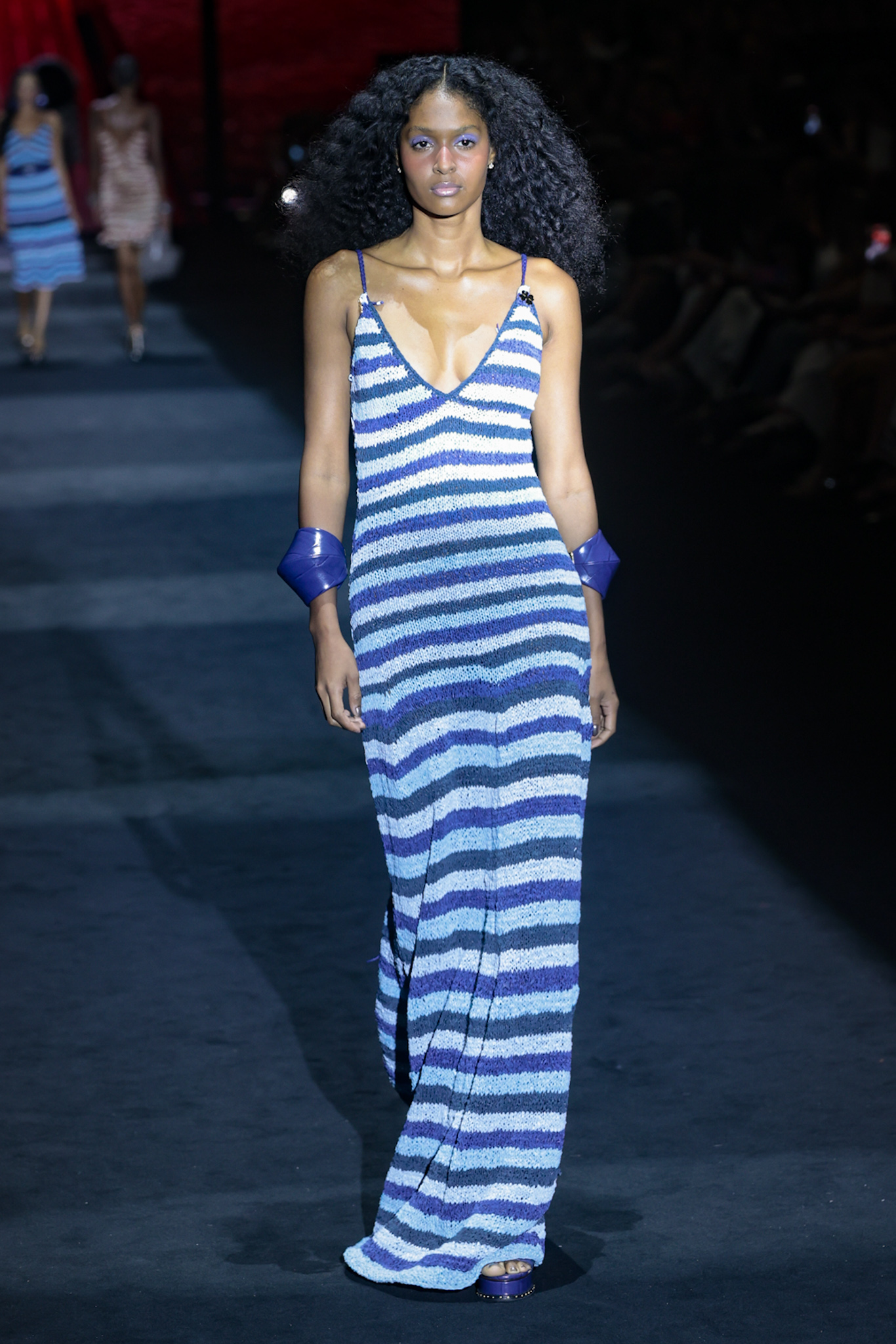 Vestido de tricô de couro desfilado no Rio Fashion Week: R$ 17.700 (Foto: Brazil News)