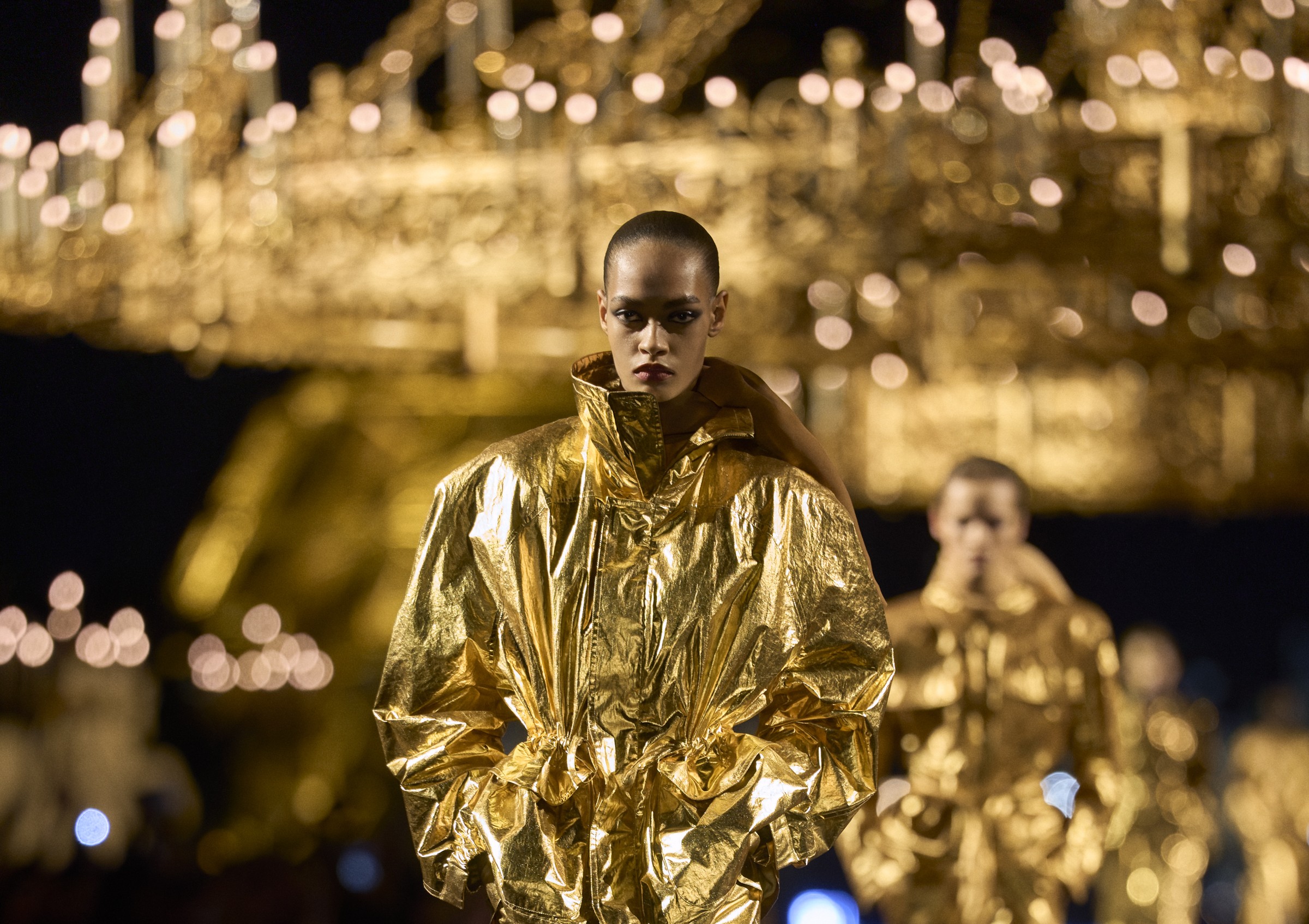 Desfile primavera-verão 2027 da YSL (Foto: Divulgação)