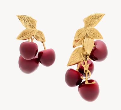 Brinco de cereja (Foto: Saint Laurent/Reprodução)