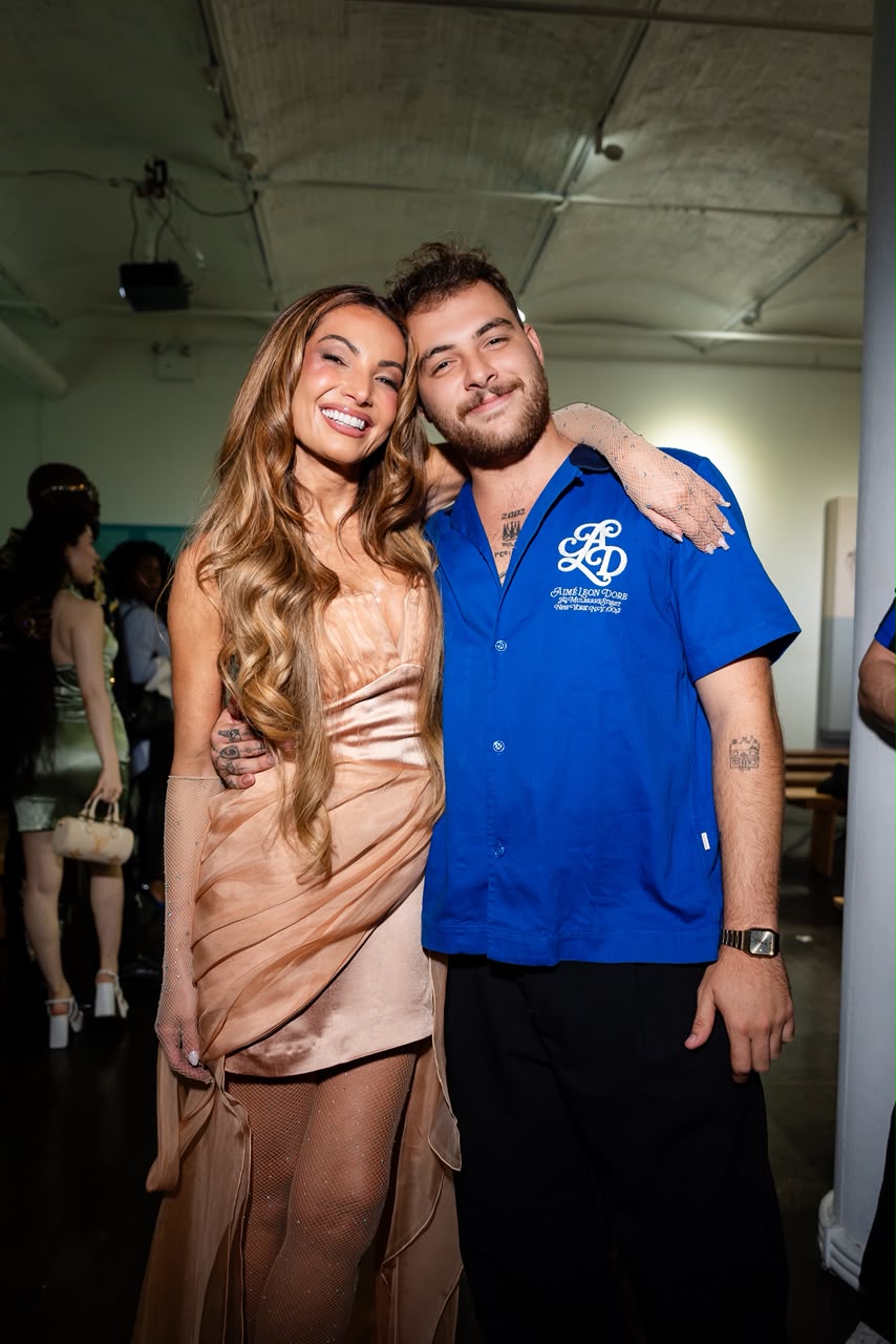 Patricia Poeta e o filho Felipe no desfile de Valerian Hughes Paris em NY (Foto: Joy Strotz/Divulgação)