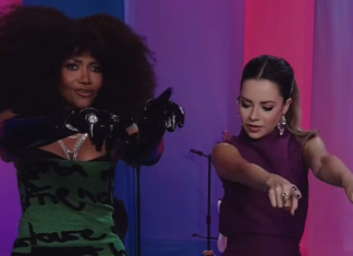 Sandy veste look roxo assimétrico para receber Gaby Amarantos em ‘Nesse Canto Eu Conto’ Gaby Amarantos e Sandy (Foto: @multishow/Instagram/Reprodução)