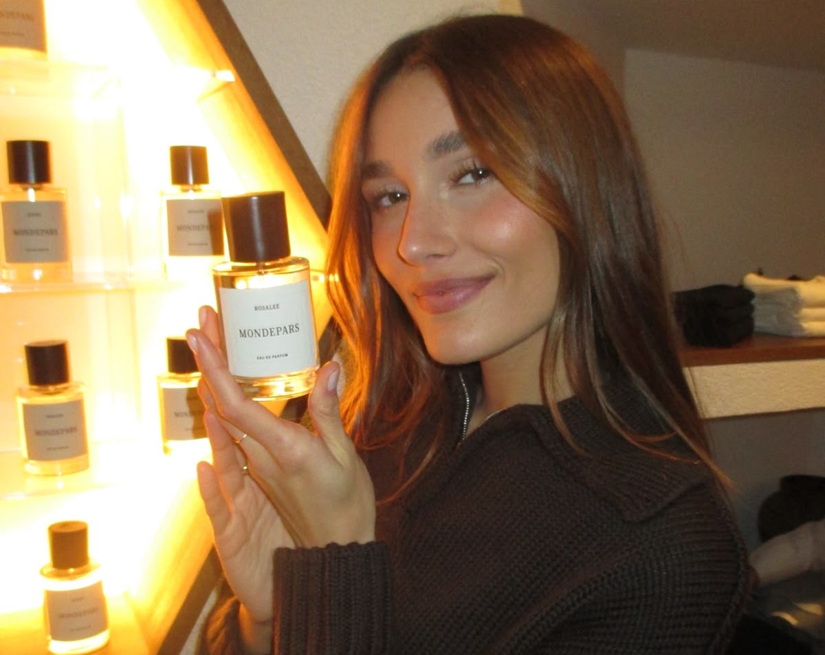 Sasha com a nova fragrância da Mondepars (Foto: Onlylusca/Divulgação)