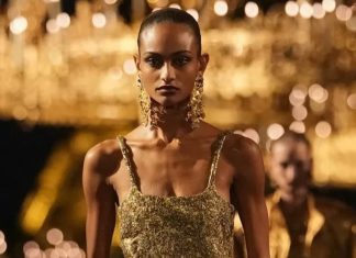 Aos 21 anos, Laís Leão estreia em Paris para YSL e desfila para a Hermès: “Aprendi a lidar com os nãos” Laís Leão no desfile de YSL (Foto: Divulgação)