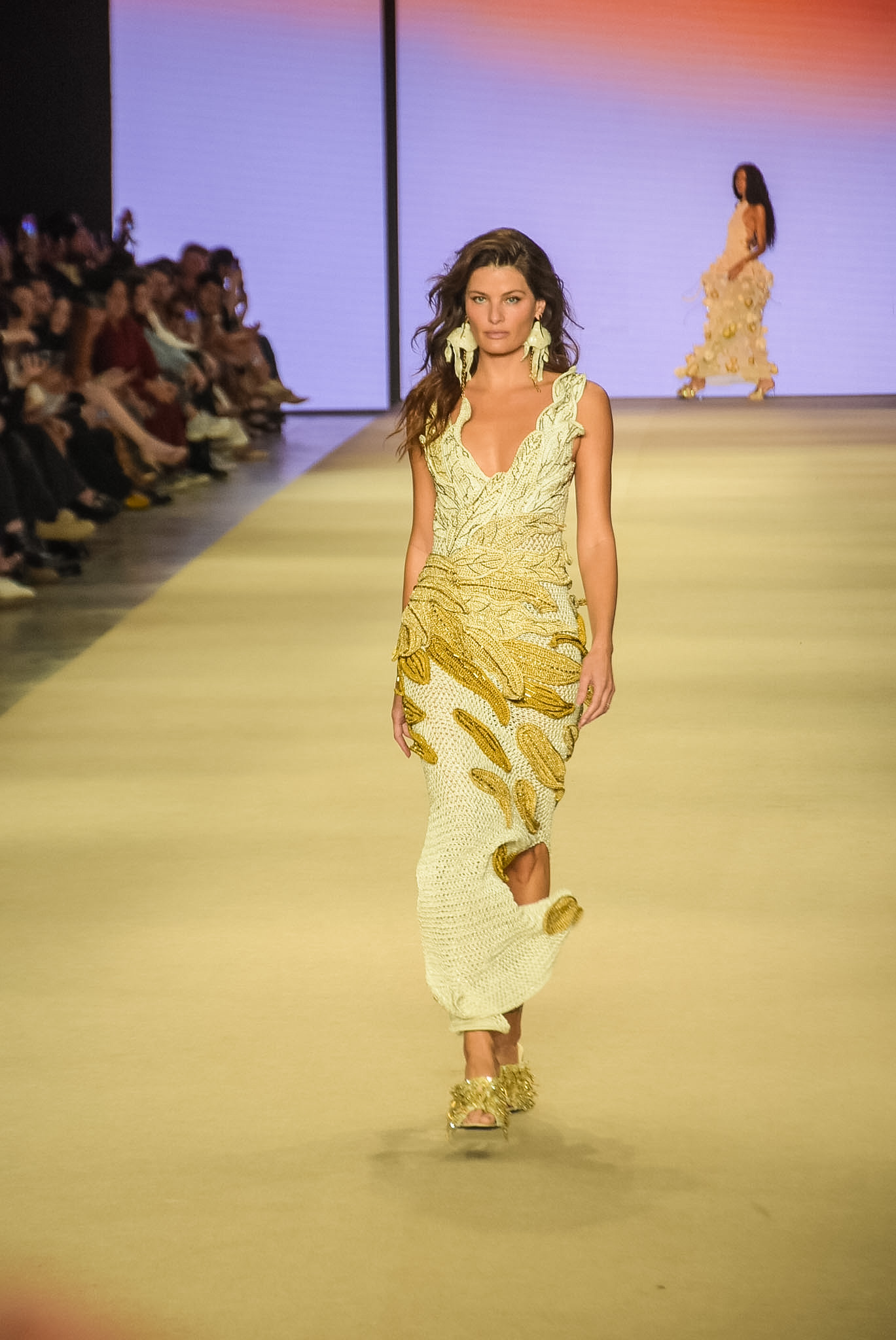Isabeli Fontana no desfile  da Ammi  (Foto: Will Dias/Brazil News)