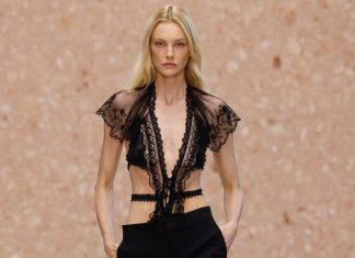 Carol Trentini volta às passarelas de Paris e desfila com exclusividade para Chloé Carol Trentini (Foto: Divulgação/Way Model)
