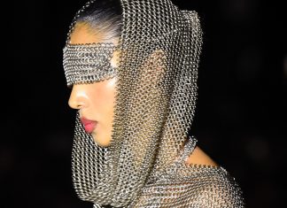 SPFW: Artemisi mistura artesanato e tecnologia com 700 mil cristais e impressão 3D Desfile Artemisi (Foto: Andy Santana/ Brazil News)