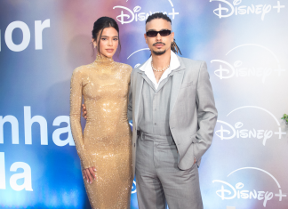 Bruna Marquezine brilha com look dourado em pré-estreia de ‘Amor da Minha Vida’ Bruna Marquezine e Sérgio Malheiros (Foto: Letycia Miller/Brazil News)