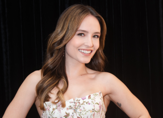 Larissa Manoela usa look floral de R$ 319 na estreia VIP da peça ‘Descalços no Parque’ Larissa Manoela (Foto: Letycia Miller/Brazil News)