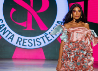 Santa Resistência samba com a Mangueira em todas as possibilidades de verde e rosa na passarela do SPFW Desfile da Santa Resistência (Foto: Patrícia Devoraes/Brazil News)