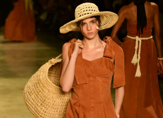 SPFW: Aluf desfila a “Sorte de Pescador” com jangada, redes, cestas e calmaria Desfile da Aluf no SPFW (Foto; Brazil News)