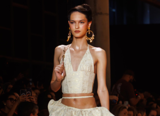 1ª modelo trans a ser recordista de desfiles, Liya Santos desfila para 10 grifes no SPFW: ‘o céu é o limite’ Liya Santos desfila para Amir Slama (Foto: Brazil News)