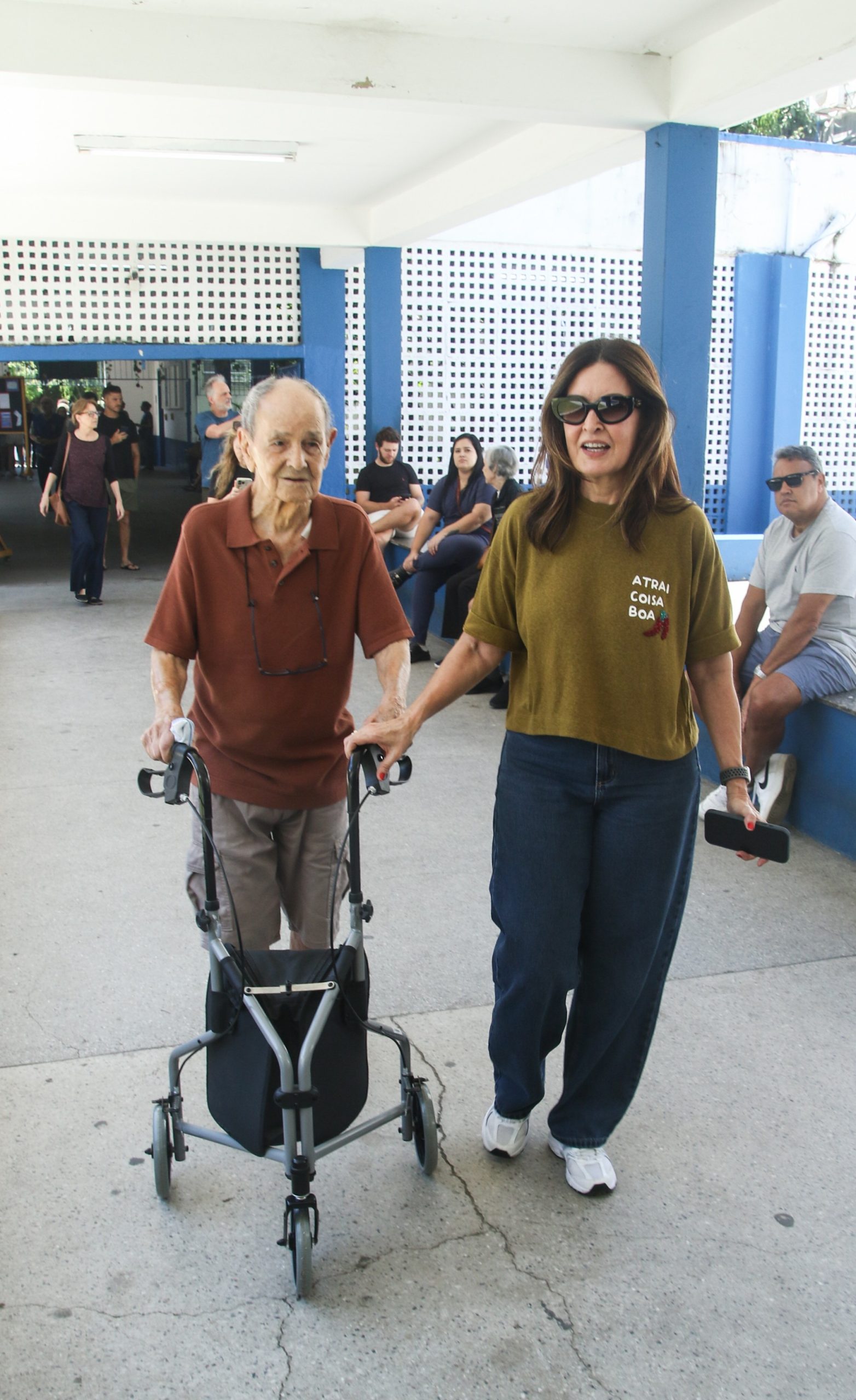 Fátima Bernardes e o pai (Foto: Brazil News)