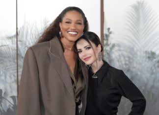 Sandy usa look preto total, com calça de renda justa e curta no “Nesse Canto Eu Conto”, ao lado de Luedji Luna Sandy recebe Luedji Luna em "Nesse Canto eu Conto" (Foto: Kelly Fuzaro/TV Globo/Divulgação)