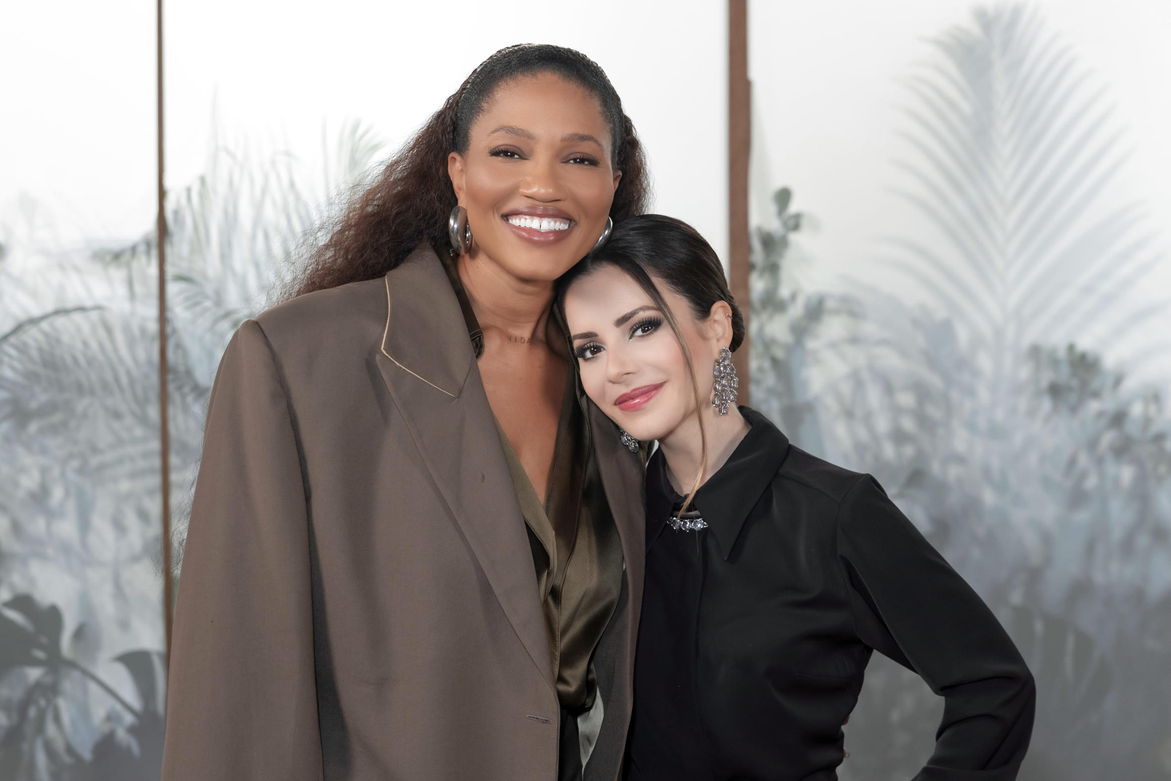 Sandy recebe Luedji Luna em "Nesse Canto eu Conto" (Foto: Kelly Fuzaro/TV Globo/Divulgação)