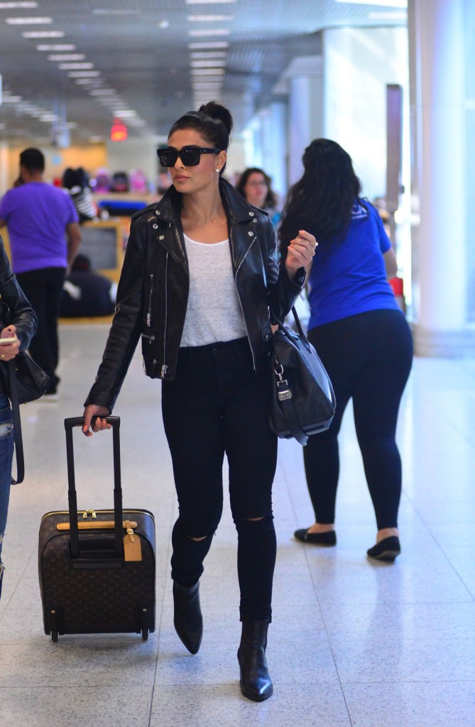 02_06_2016_juliana_paes_faz_lanche_antes_de_embarcar_no_aeroporto_santos_dumont_no_rio_de_janeiro_exclusiva_m
