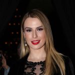 Fernanda Keulla de terninho de veludo Ricardo Almeida