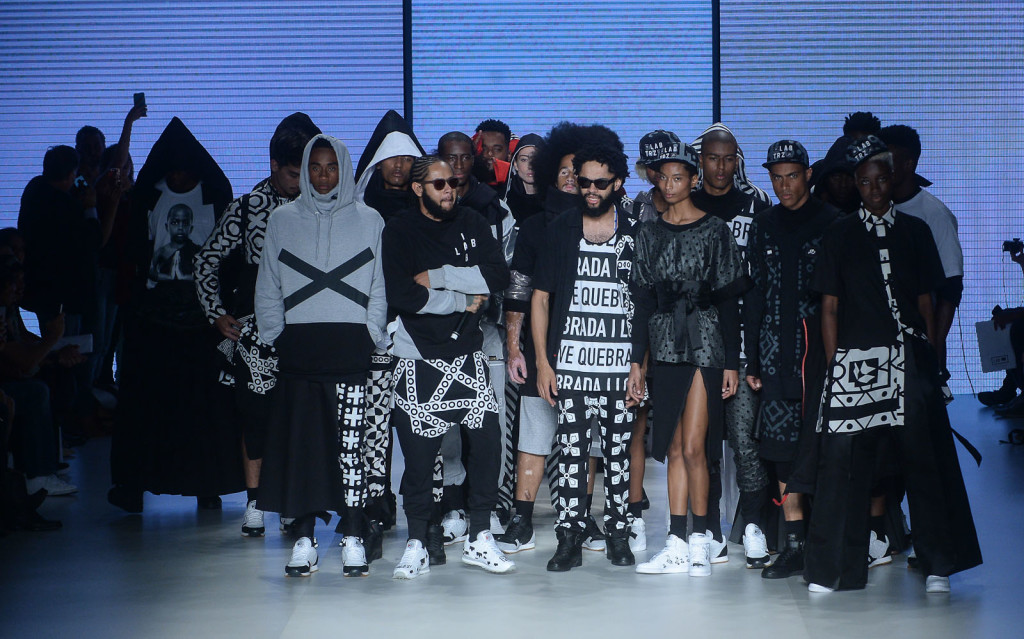 24_10_2016_seu_jorge_e_emicida_no_desfile_lab_na_42_edicao_do_spfw_no_museu_afro_no_ibirapuera_sp_m (12)