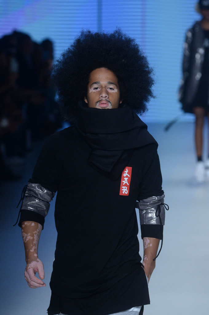 24_10_2016_seu_jorge_e_emicida_no_desfile_lab_na_42_edicao_do_spfw_no_museu_afro_no_ibirapuera_sp_m