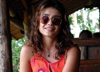 Paula Fernandes usa vestido com flores bordadas de R$ 410