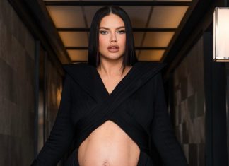Adriana Lima coloca barriga pra jogo à la Rihanna em Cannes Adriana Lima (Foto: Visuddhi UNG/Reprodução/Instagram/@adrianalima)