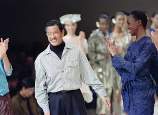 Estilista Issey Miyake morre aos 84 anos O estilista japonês Issey Miyake 1991 em Paris Foto: Pierre Guillaud/AFP/Arquivo