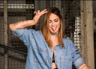 Mari Palma troca tênis por bota over the knee e camisa jeans Mari Palma (Foto: Clayton Felizardo/BrazilNews)