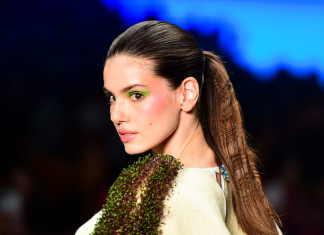 SPFW: Camila Queiroz desfila look com planta cultivada no tecido Camila Queiroz em desfile Martins (Foto: Andy Santana / Brazil News)