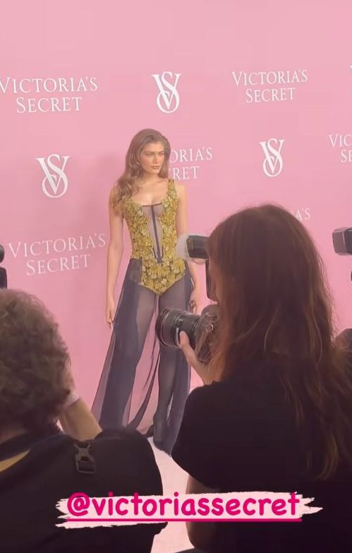 Valentina Sampaio no documentário da Victoria's Secrets (Foto: Reprodução/Instagram/@valents)