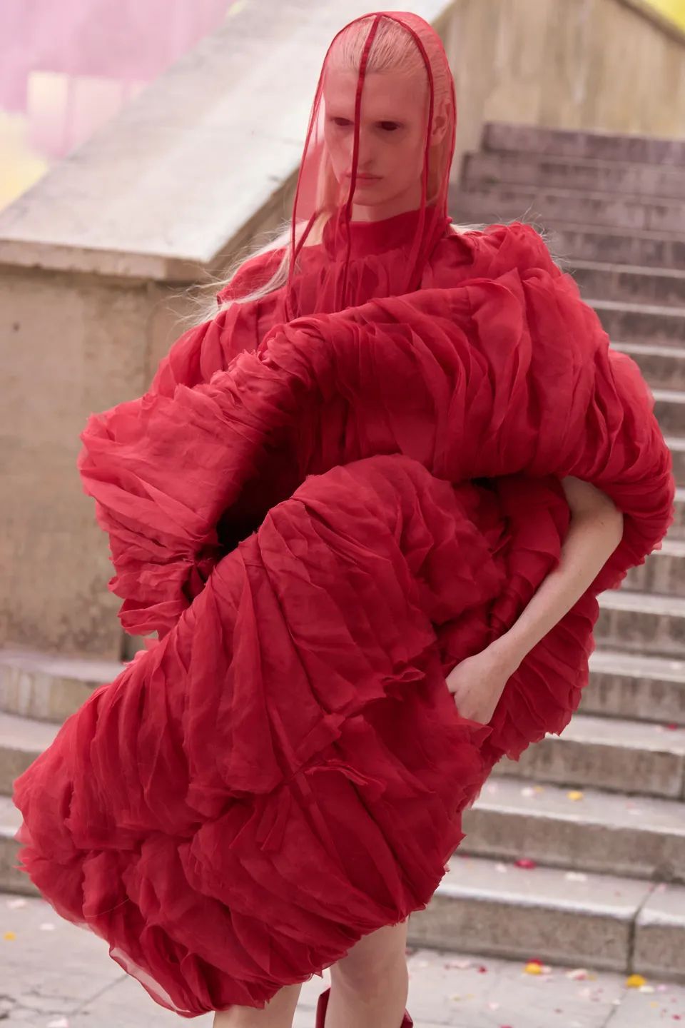 Lana Santucci no desfile de Rick Owens (Foto: Divulgação/JOY Management)